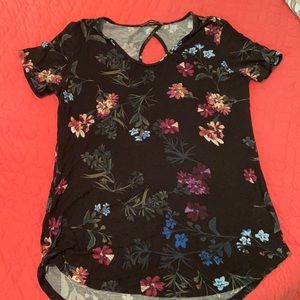 Amanda Green key hole back t shirt